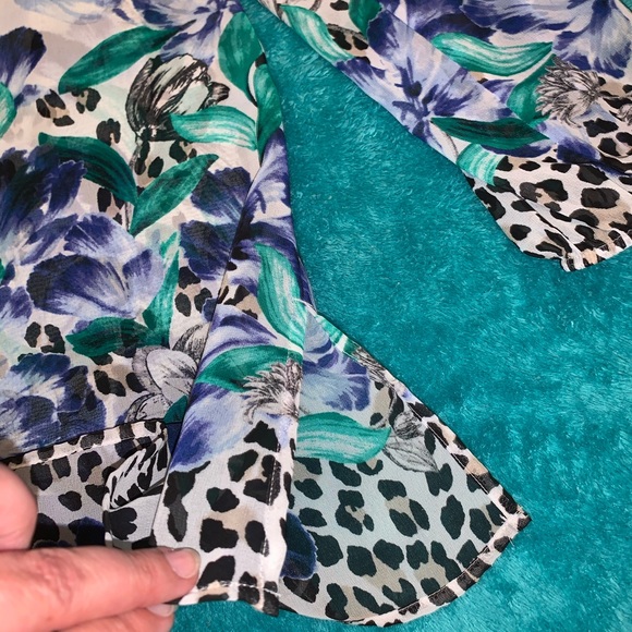 White House Black Market top - Picture 10 of 10